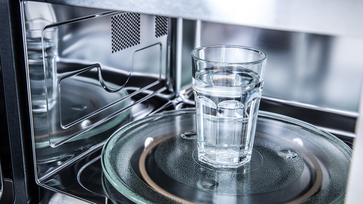 10-foods-you-should-never-put-in-your-microwave-8.jpg