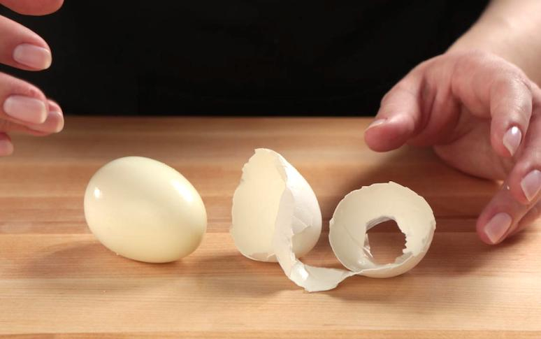 12-amazing-tricks-for-eggs-more-than-cooking-7.jpg