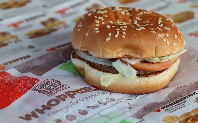 12-fast-food-chains-crafting-delicious-burgers-with-pure-ground-beef-2.jpg