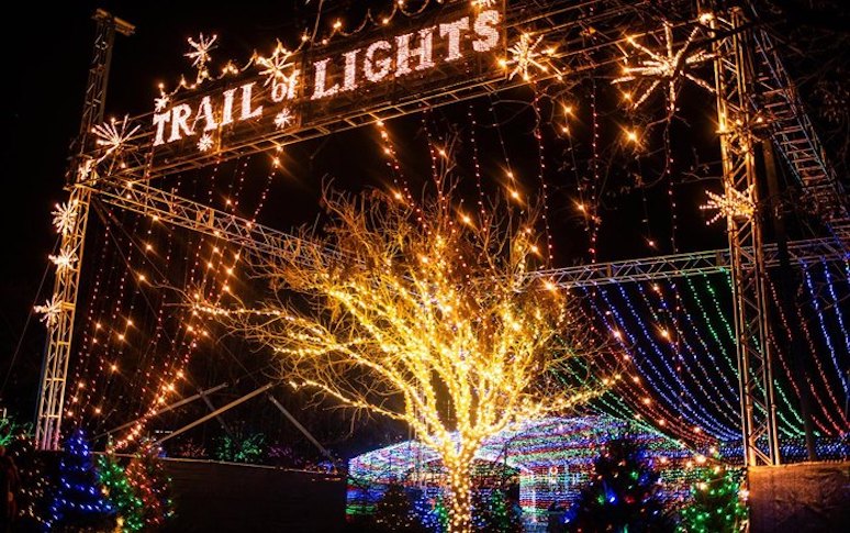 20-christmas-light-displays-you-cant-miss-across-the-us-16.jpg