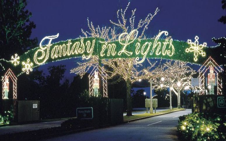 20-christmas-light-displays-you-cant-miss-across-the-us-4.jpg