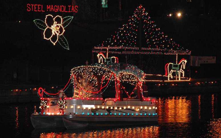 20-christmas-light-displays-you-cant-miss-across-the-us-8.jpg