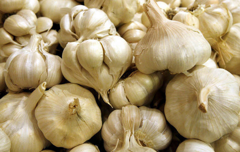 6-surprising-facts-about-garlic-4.jpg