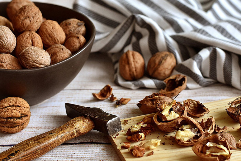 6-surprising-goods-walnuts-can-bring-to-your-body-5.jpeg