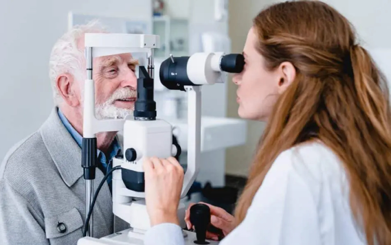 7-signs-you-may-have-cataracts-9.jpg