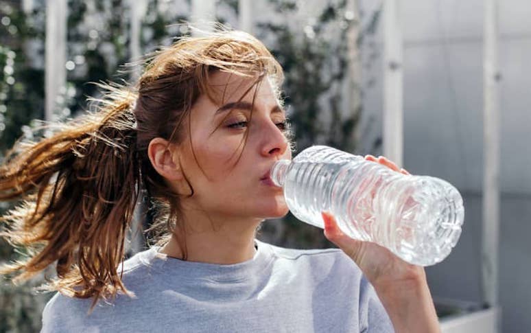 8-ways-that-you-drink-water-wrong-2.jpg