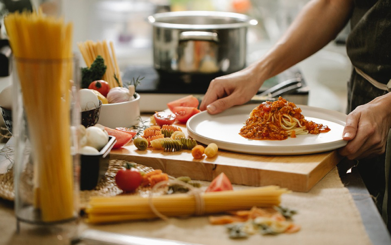teenager-has-legs-and-fingers-amputated-after-eating-leftover-noodles-side-effects-of-eating-leftovers-4.jpg