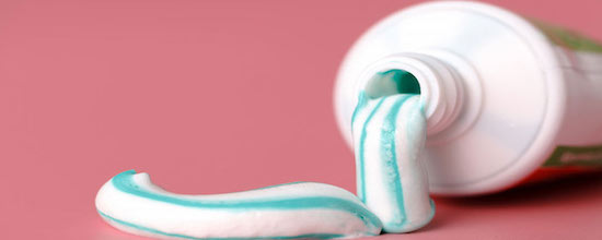 7-magical-toothpaste-hacks
